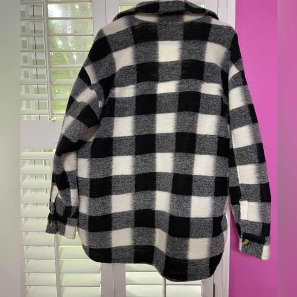 Shacket - Picture 5 of 5